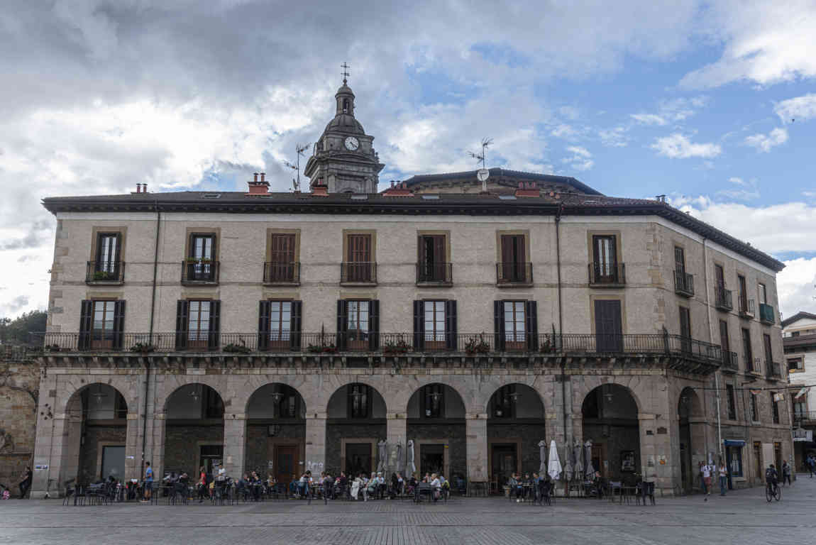 Guipúzcoa - Oñati 04 - plaza de Los Fueros.jpg